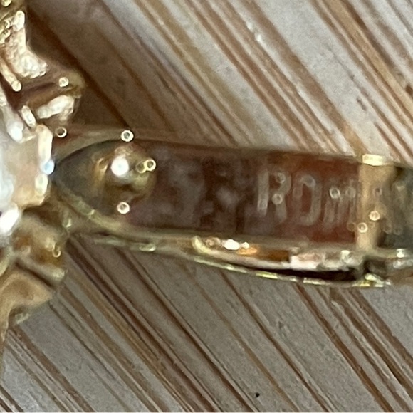 Roman Mother of Pear Gold Colored Diamond Accents Chain Pendant - Picture 2 of 8